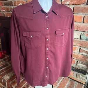 Levi's Women’s Classic Western Standard Fit Shirt, XL, Garmet Dye Burgundy